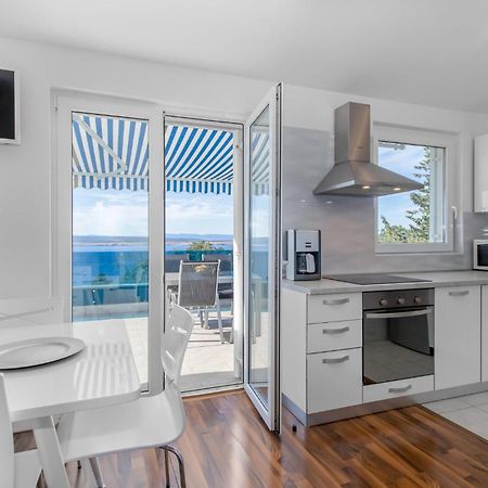 Stunning Apartment In Dramalj With House Sea View Exteriér fotografie